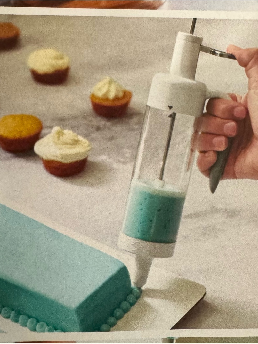 NIB - Pampered Chef - RETIRED - Easy Accent Decorator - Item # 100260